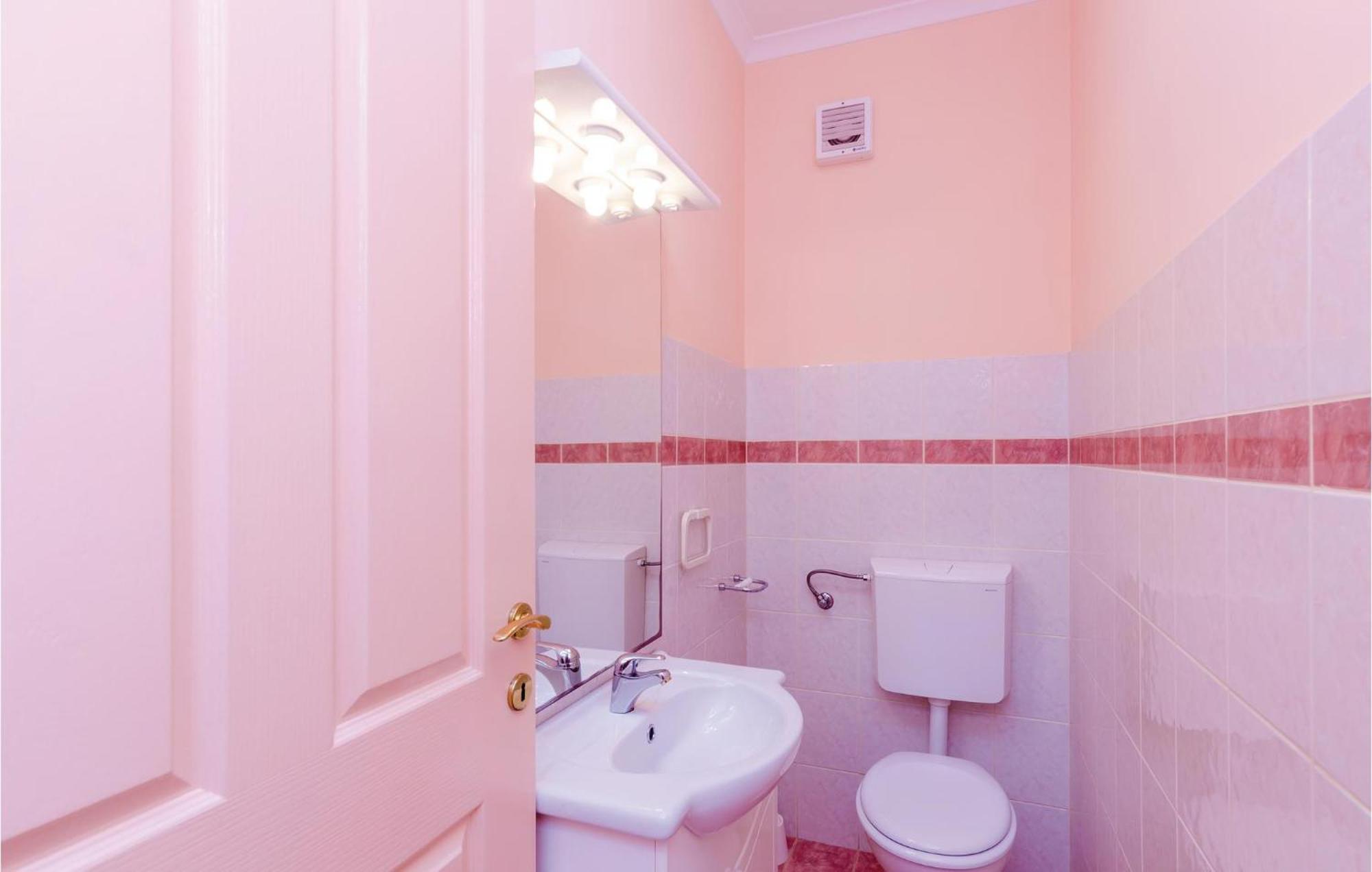 3 Bedroom Beautiful Apartment In Orasac Exterior foto